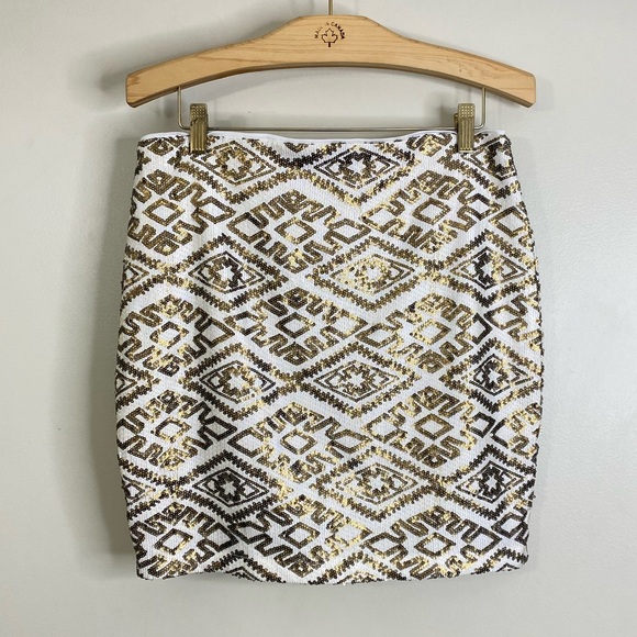 DYNAMITE GOLD SEQUIN PATTERNED WHITE SHORT SKIRT SIZE MEDIUM - Picture 8 of 11